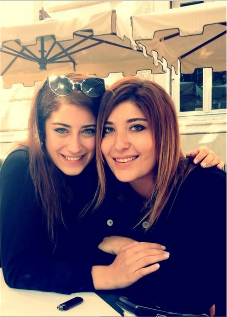 Hazal Kaya, İtalyanlar'ı büyüledi!