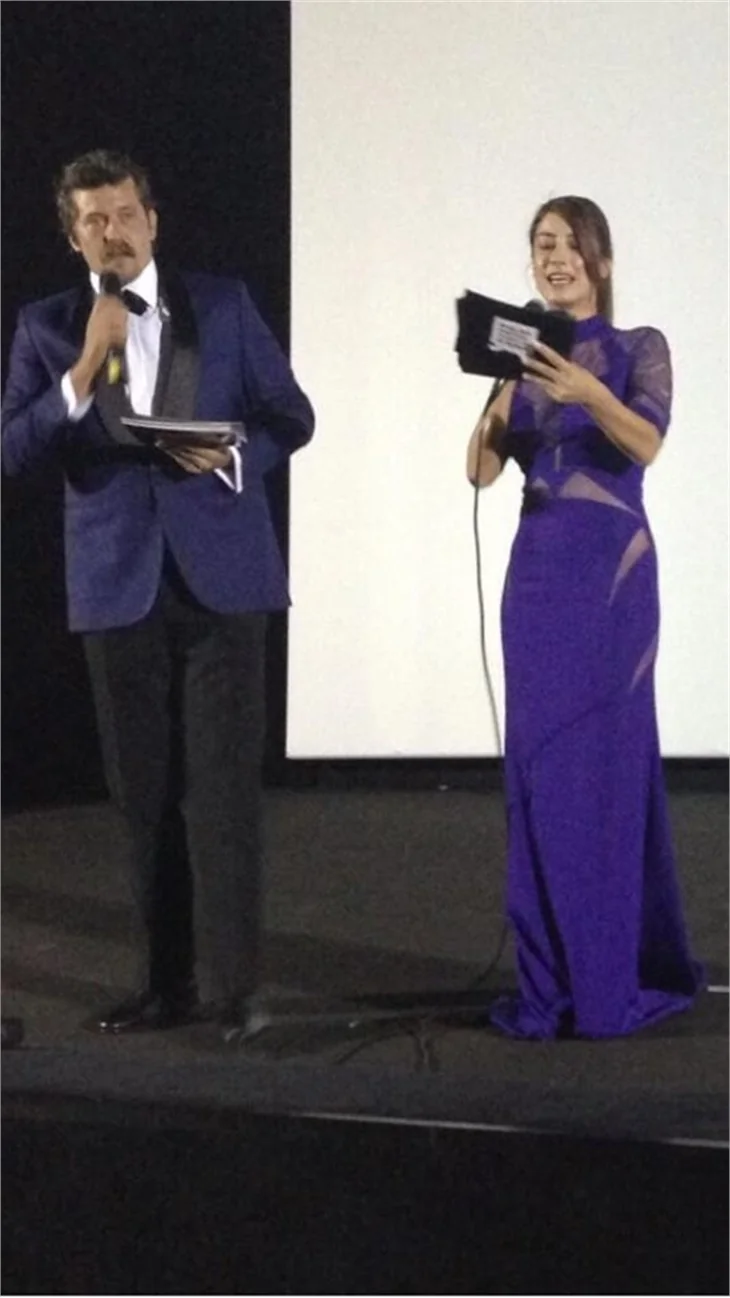 Hazal Kaya, İtalyanlar'ı büyüledi!