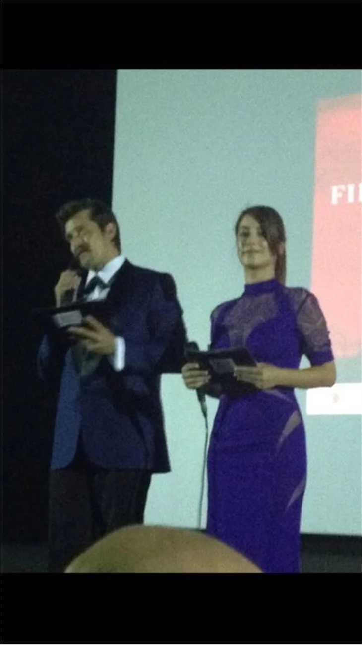 Hazal Kaya, İtalyanlar'ı büyüledi!