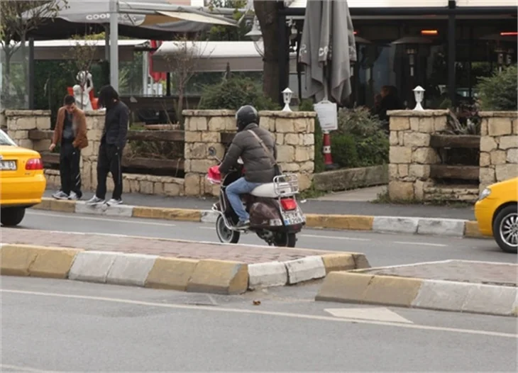 İlker Aksum trafik kurallarını hiçe saydı!