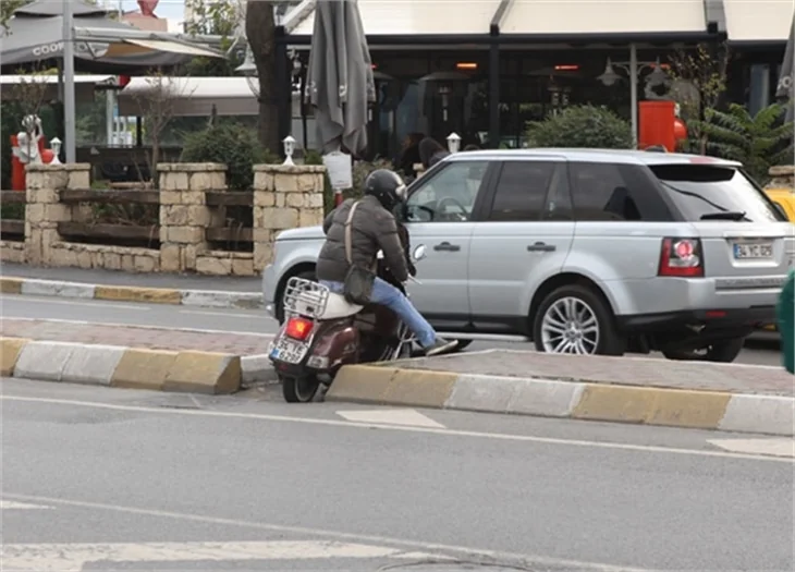 İlker Aksum trafik kurallarını hiçe saydı!