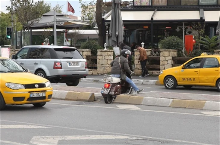 İlker Aksum trafik kurallarını hiçe saydı!