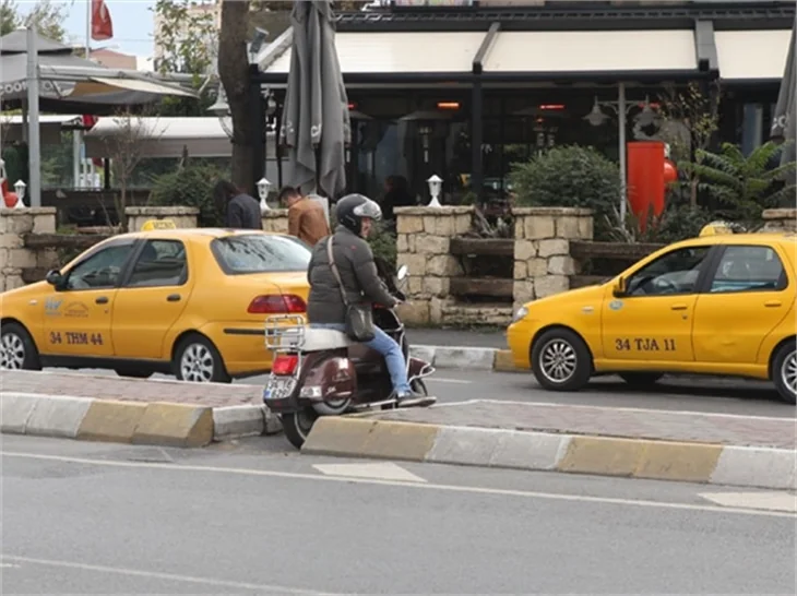 İlker Aksum trafik kurallarını hiçe saydı!