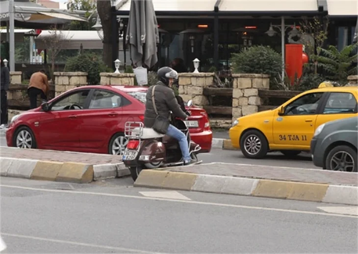 İlker Aksum trafik kurallarını hiçe saydı!