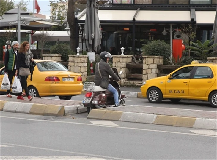 İlker Aksum trafik kurallarını hiçe saydı!