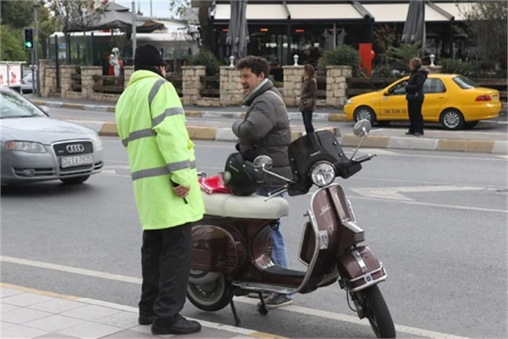 İlker Aksum trafik kurallarını hiçe saydı!