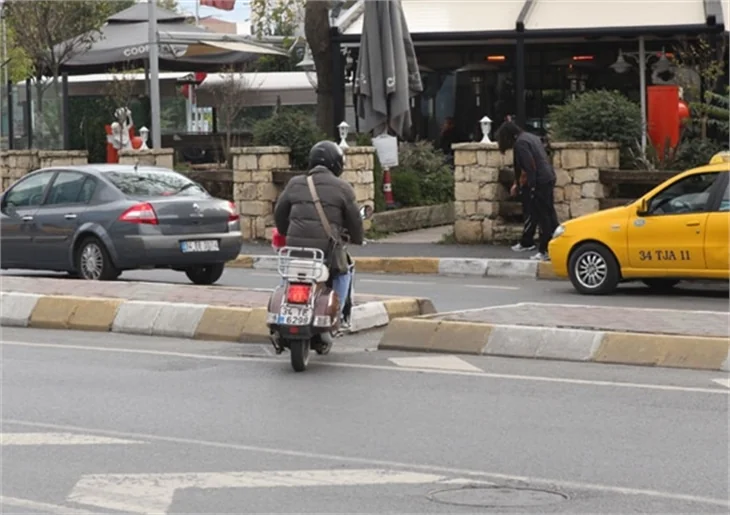İlker Aksum trafik kurallarını hiçe saydı!