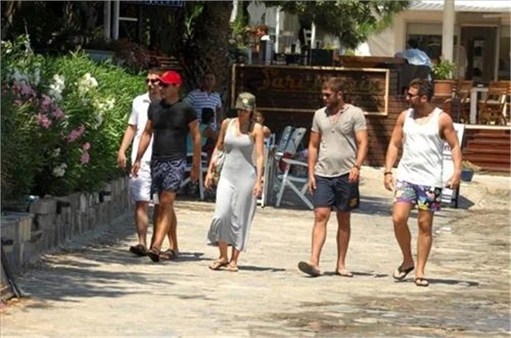 Gamze Özçelik ve Mert Öcal'ı evlilik sorusu gerdi!