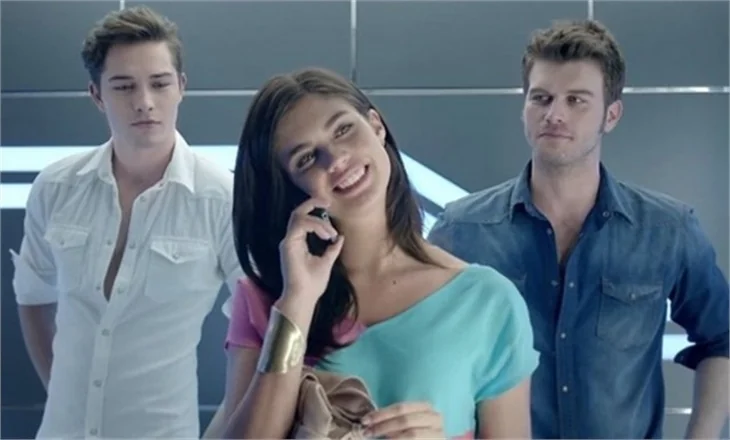 Sevgilisi Victoria's Secret için poz verdi!