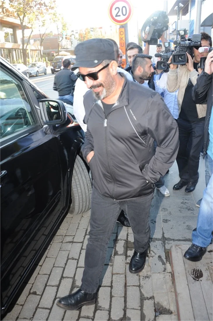 Cem Yılmaz'dan baklava jesti!