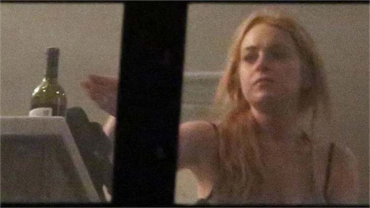 Lindsay Lohan alkolden kurtulamıyor!