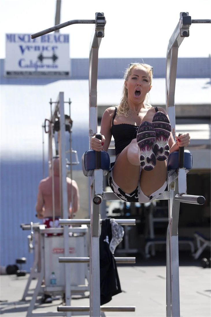 Aisleyne Horgan yaptığı spor ile nefes kesti!