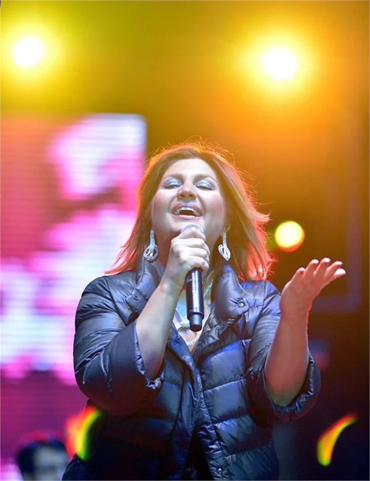 Sibel Can, Jet sosyeteye giriyor!