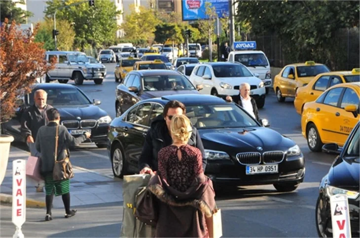 Derin Mermerci'nin 100 bin TL'lik kaplumbağa yüzüğü!