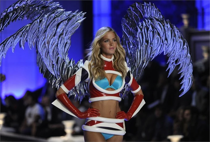 Erin Heatherton kadro dışı