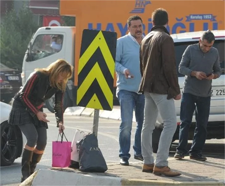 Ünlü çift ters yönde kaza yaptı!