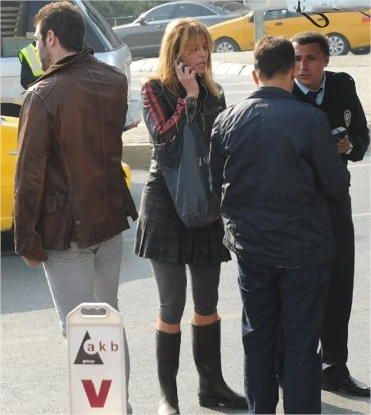 Ünlü çift ters yönde kaza yaptı!