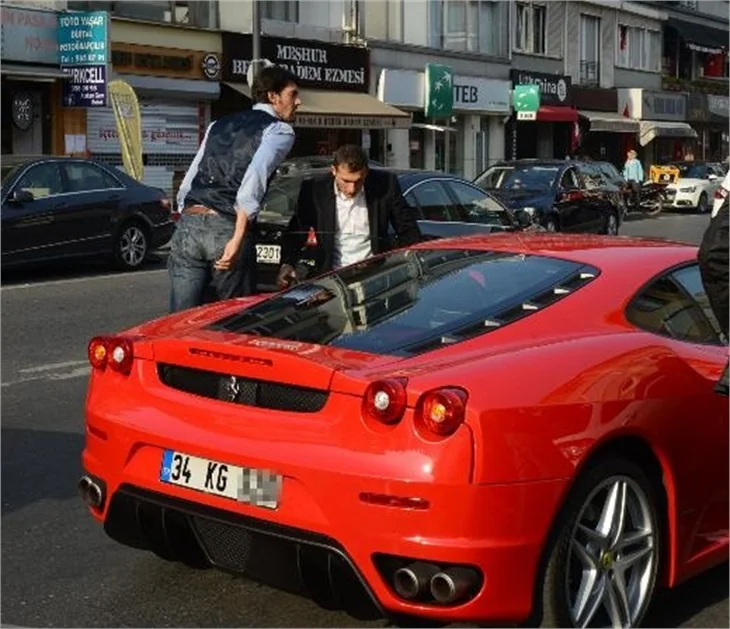 Kerem Gönlüm Ferrari'den öyle bir çıktı ki!