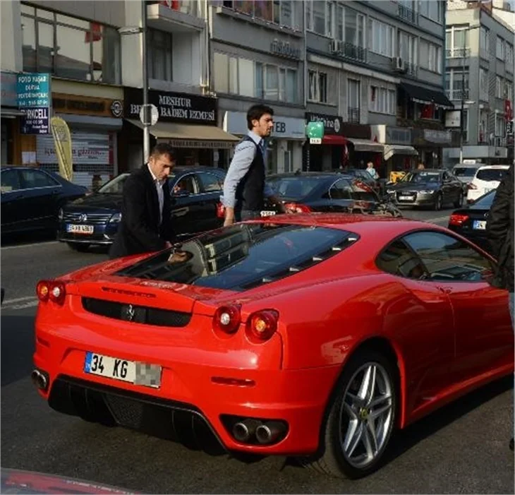 Kerem Gönlüm Ferrari'den öyle bir çıktı ki!