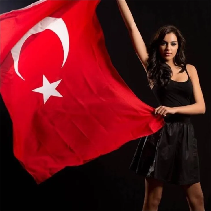 Berrin Keklikler'den bayraklı tanıtım!