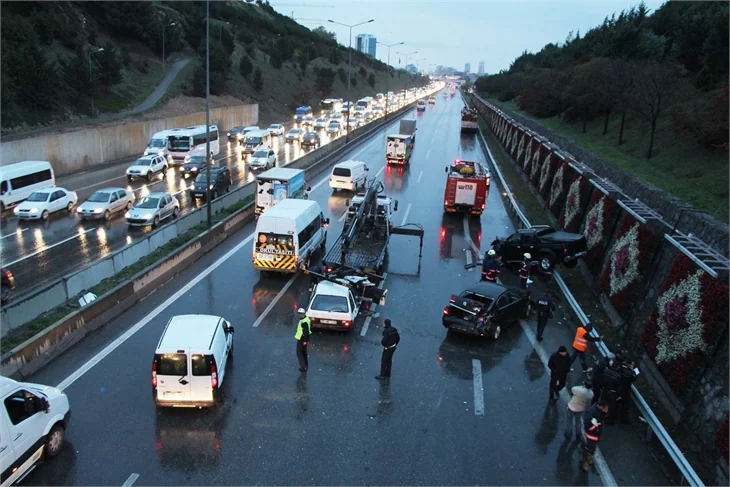 İstanbul'u yağmur vurdu: 1 ölü
