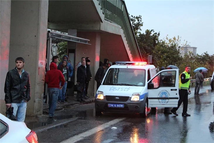 İstanbul'u yağmur vurdu: 1 ölü