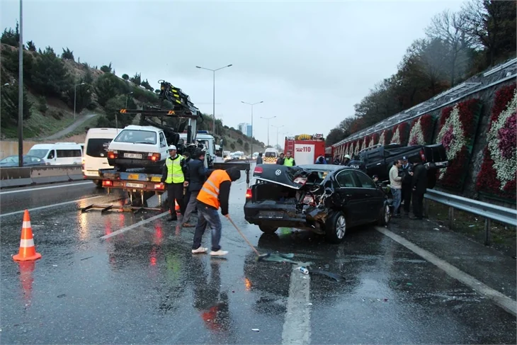 İstanbul'u yağmur vurdu: 1 ölü