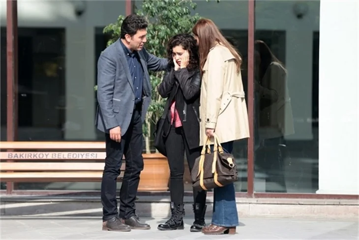 Güneşi Beklerken'de Barış'la Zeynep dudak dudağa!