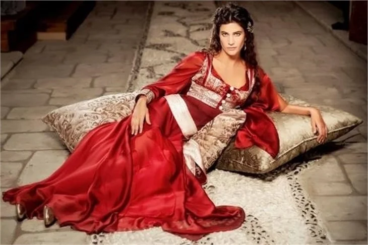 Twıtter, Berrak Tüzünataç'a fena yüklendi!