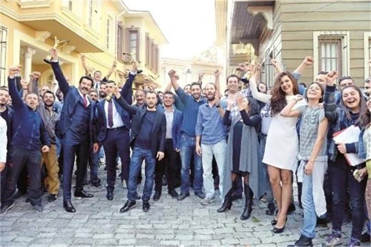 Karadayı ödülleri topladı!