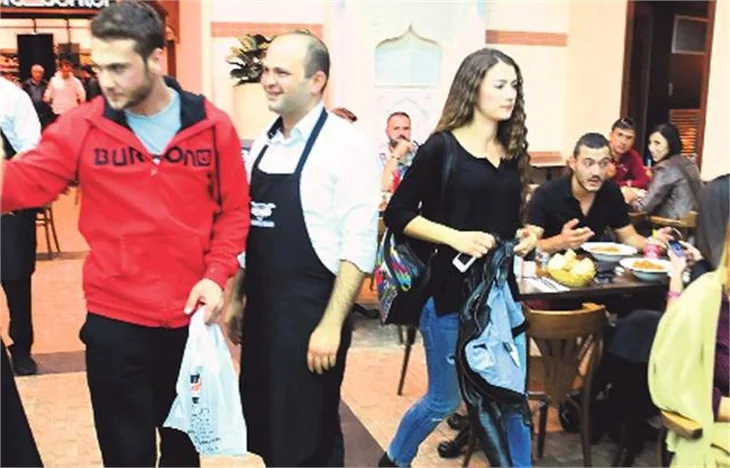 Aras Bulut İynemli, Burcu Özberk'le yakalandı!