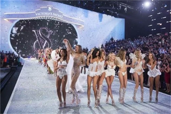 2013 Victoria's secret defilesi!
