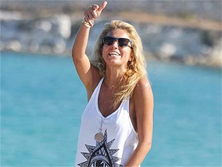 Burcu Esmersoy ile sevgilisi ayrılık iddialarına böyle cevap verdi!