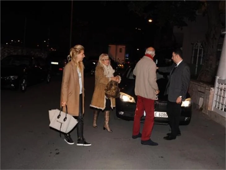 Burcu Esmersoy ile sevgilisi ayrılık iddialarına böyle cevap verdi!