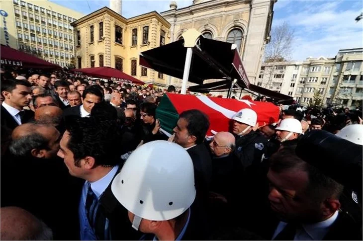Nejat Uygur son yolculuğuna uğurlandı