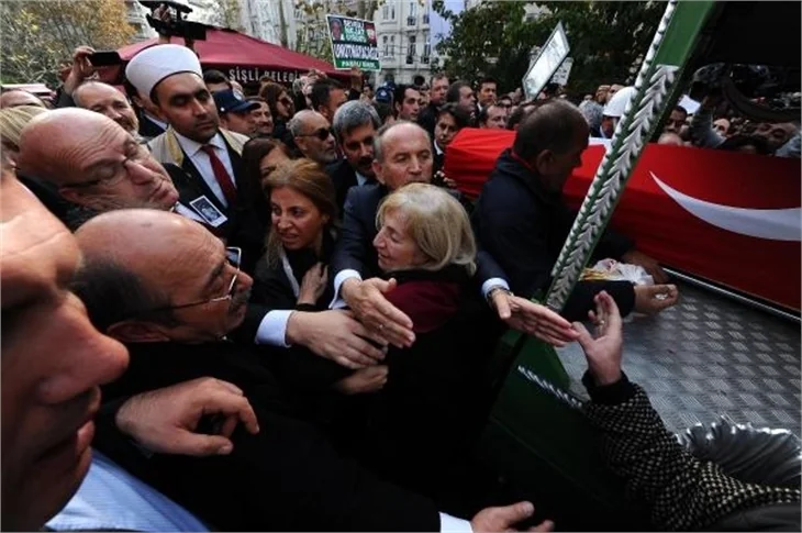 Nejat Uygur son yolculuğuna uğurlandı