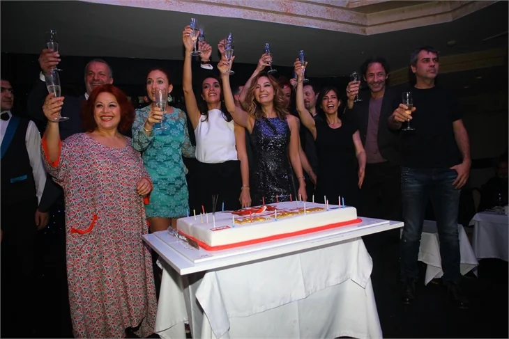 ''Umutsuz Ev Kadınları'' 100. bölümünü kutladı!