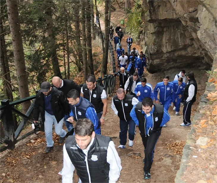 Apollon Limassollu futbolcular Sümela Manastırı’nı gezdi