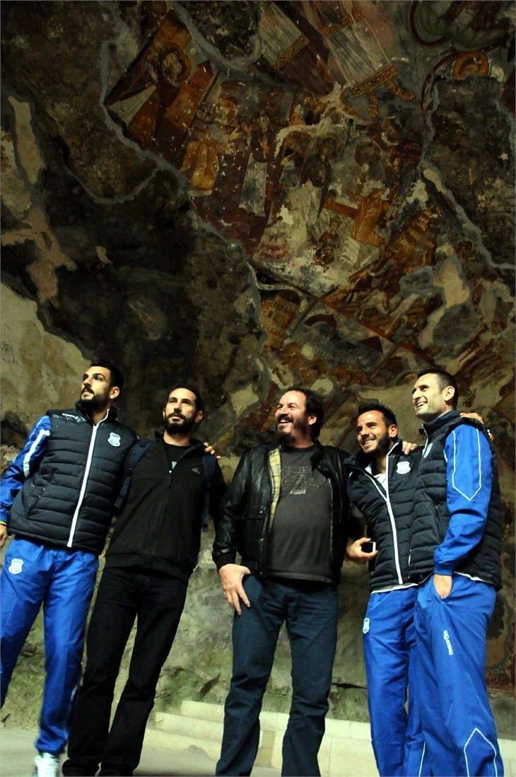 Apollon Limassollu futbolcular Sümela Manastırı’nı gezdi