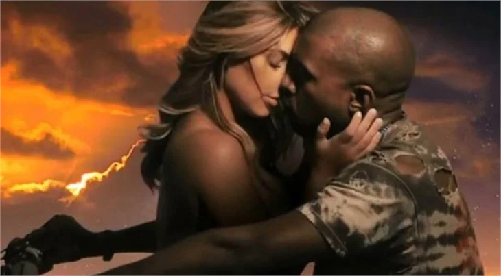 Kim Kardashian'ın klibi pornografik bulundu!