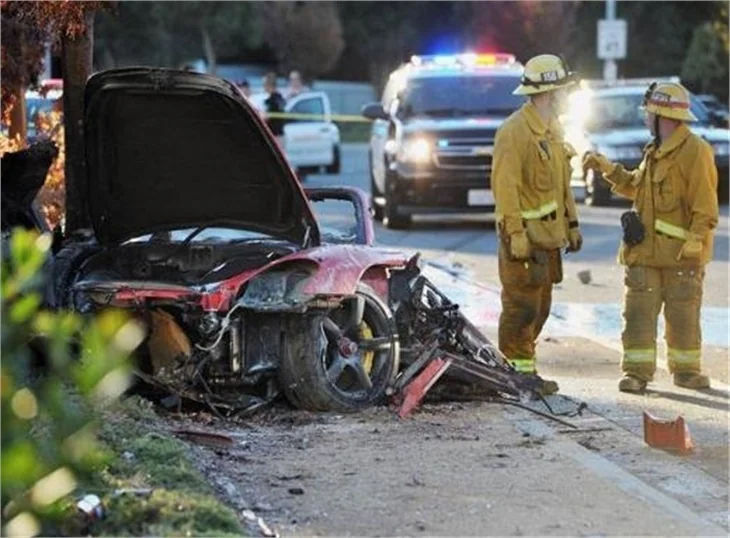Paul Walker araba kazasında hayatını kaybetti