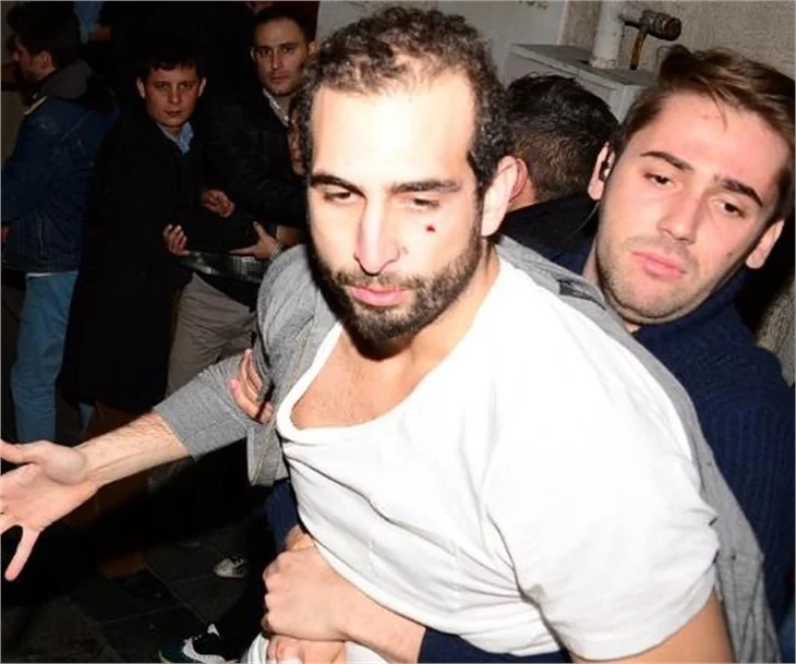 Rüzgar Çetin sokak ortasında kavga etti!
