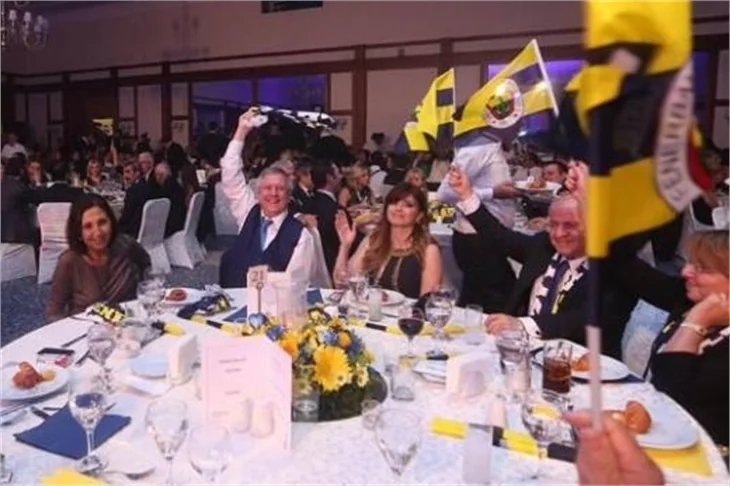 Fenerbahçe Ebru Gündeş ve Enbe Orkestrası'yla ile eğlendi