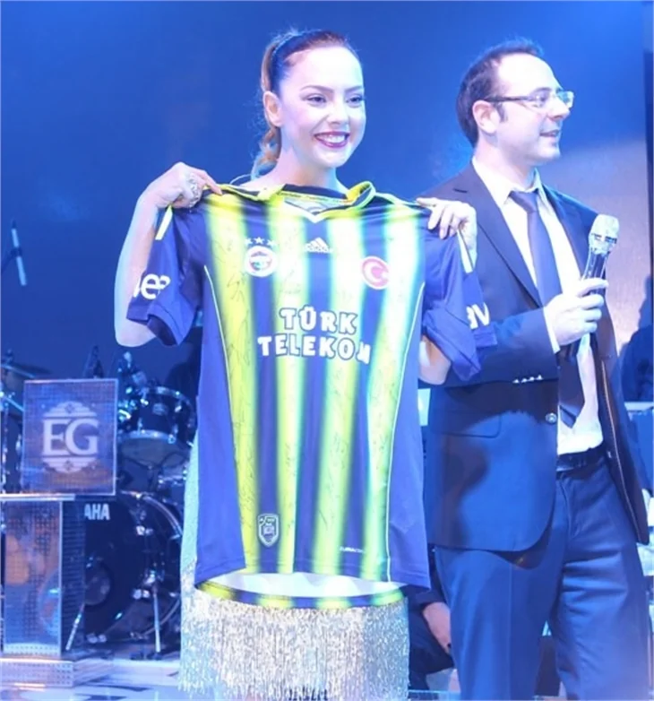 Fenerbahçe Ebru Gündeş ve Enbe Orkestrası'yla ile eğlendi