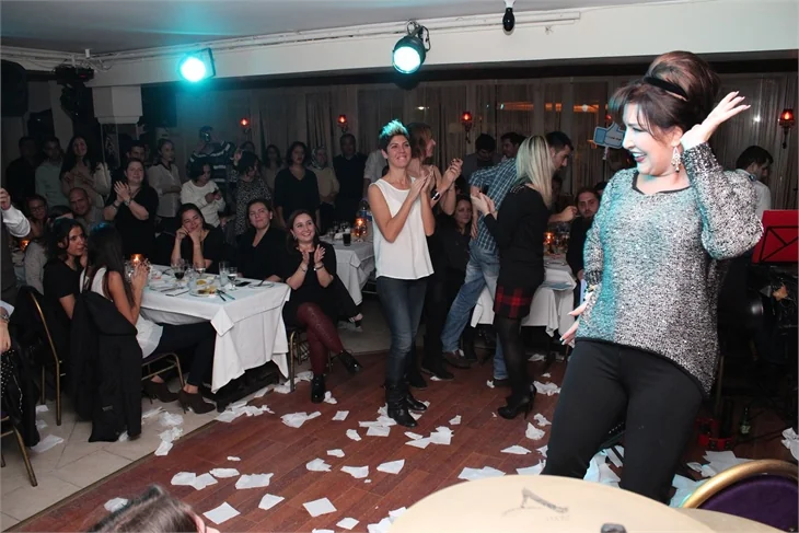 Nükhet Duru Neşemore Taverna'yı salladı!