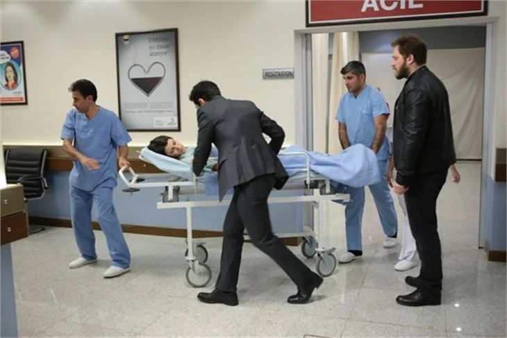 İntikam'da Şahika namlunun ucunda