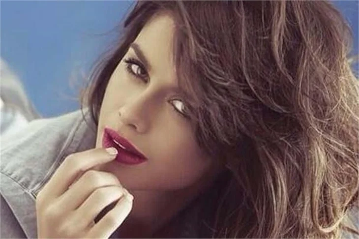 Seksi manken Kayseri'ye gelin geliyor!