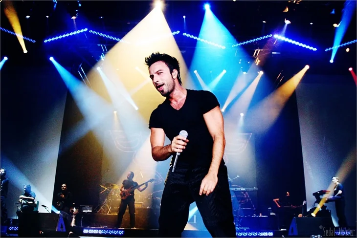Tarkan 1 milyon TL'yi elinin tersiyle itti!