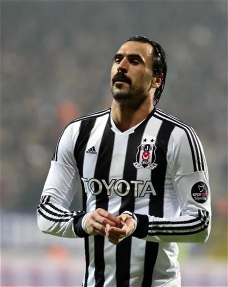 Kasımpaşa - Beşiktaş maçında saha karıştı