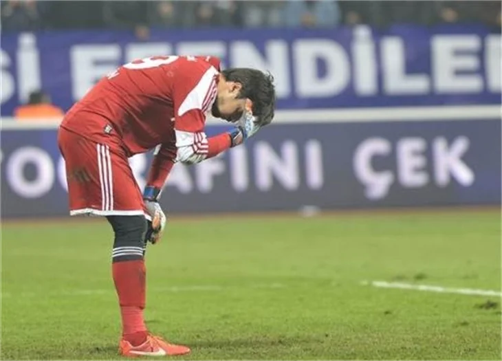 Kasımpaşa - Beşiktaş maçında saha karıştı